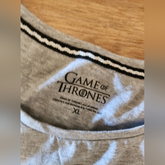 RARE HBO GAME OF THRONES MOTHER OF DRAGONS Tee XL Beaded Eyes Red Metallic Logo - Picture 3 of 6